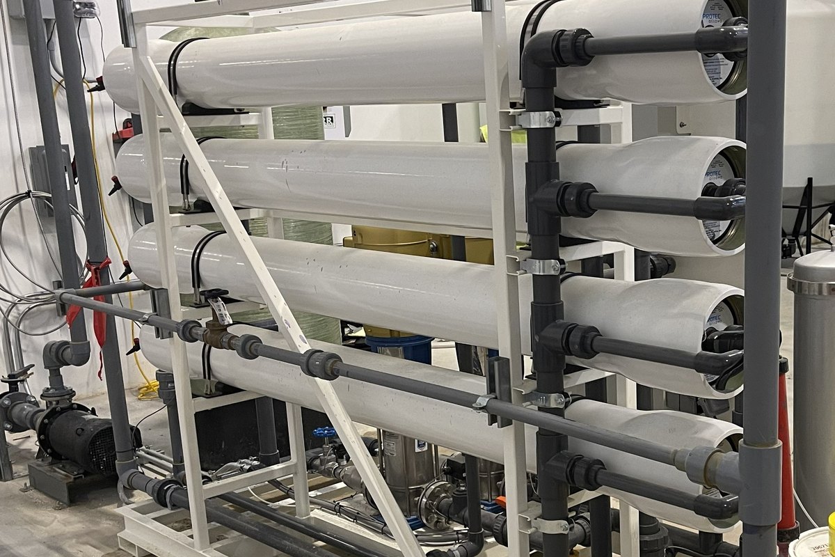 Reverse osmosis membrane vessel array